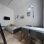 公寓 Center, Modern, Quiet Place By Homeclick
